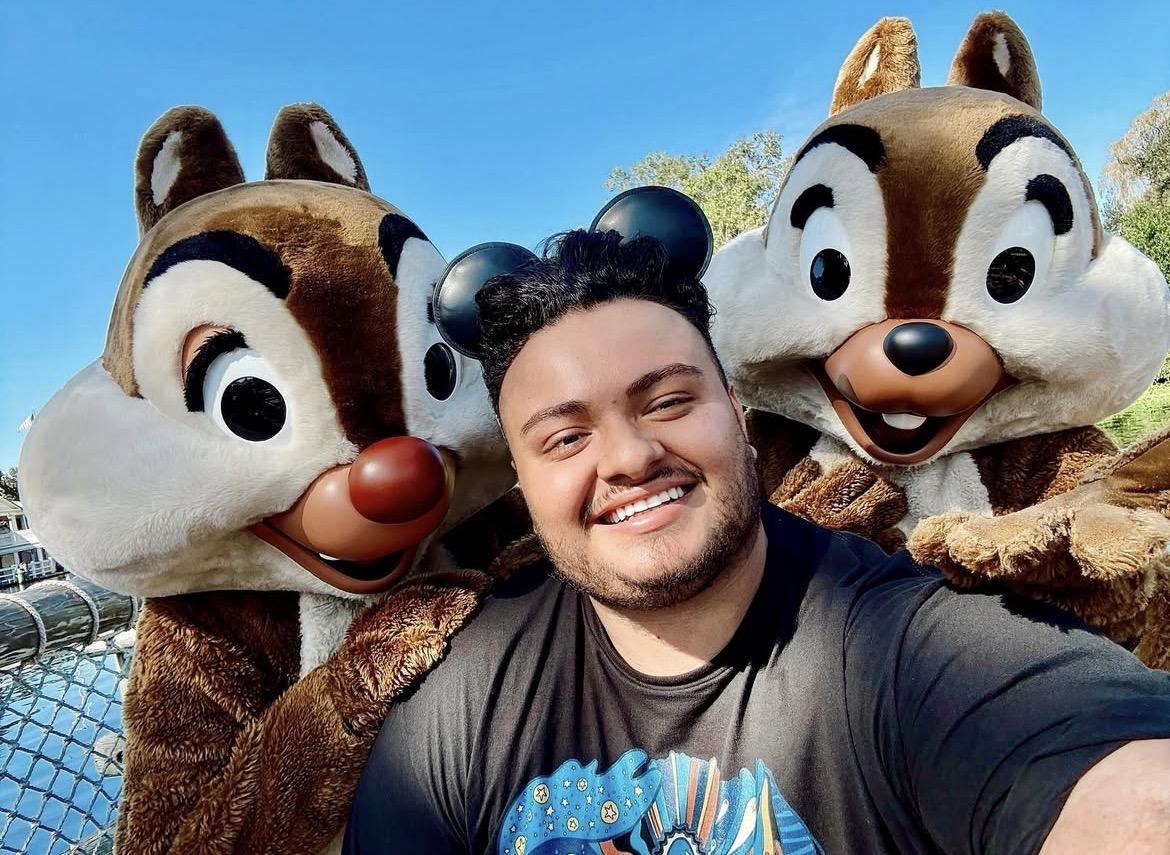 Gustavo con personajes Disney