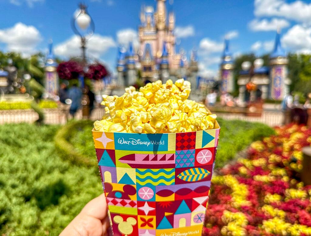 Imagen principal para Top 5 Snacks que DEBES Probar en Magic Kingdom